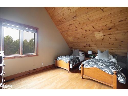 111 Margaret Drive, Craigleith, ON - Indoor Photo Showing Bedroom