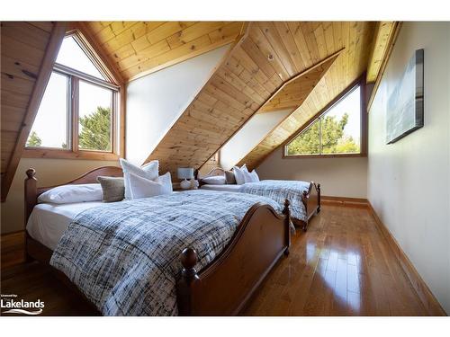 111 Margaret Drive, Craigleith, ON - Indoor Photo Showing Bedroom