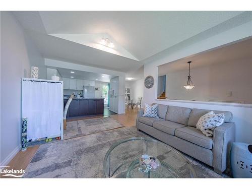 160 Griffin Street, Midland, ON - Indoor Photo Showing Living Room