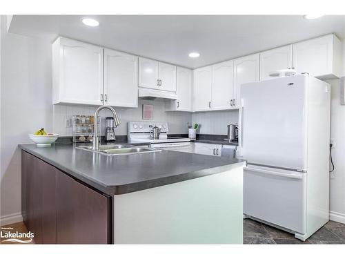 160 Griffin Street, Midland, ON - Indoor Photo Showing Kitchen With Double Sink