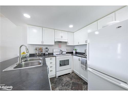 160 Griffin Street, Midland, ON - Indoor Photo Showing Kitchen With Double Sink