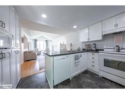 160 Griffin Street, Midland, ON - Indoor Photo Showing Kitchen