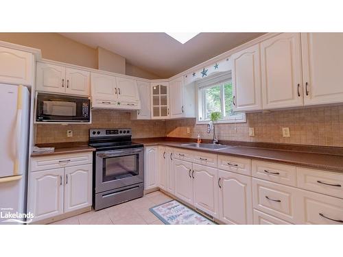 4244 Muskoka Road 117, Baysville, ON - Indoor Photo Showing Kitchen With Double Sink