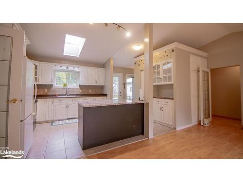 4244 Muskoka Road 117, Baysville, ON - Indoor Photo Showing Kitchen