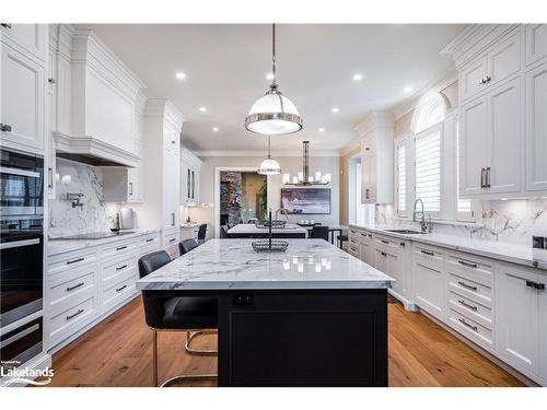 7781 Poplar Sideroad, Clearview, ON - Indoor Photo Showing Kitchen With Upgraded Kitchen