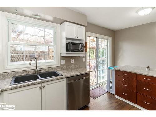 54 Killdeer Crescent, Bracebridge, ON - Indoor Photo Showing Kitchen With Double Sink