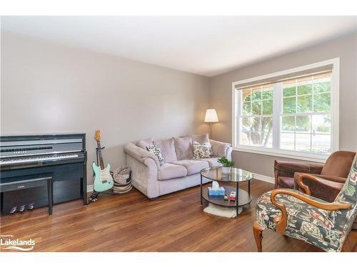 54 Killdeer Crescent, Bracebridge, ON - Indoor Photo Showing Living Room