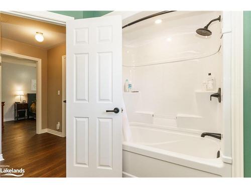 54 Killdeer Crescent, Bracebridge, ON - Indoor Photo Showing Bathroom