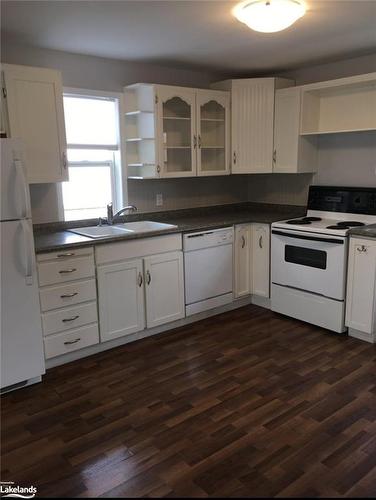 219 Spruce Street, Collingwood, ON - Indoor Photo Showing Kitchen