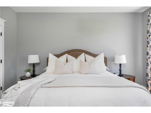 122 Barton Boulevard, The Blue Mountains, ON - Indoor Photo Showing Bedroom