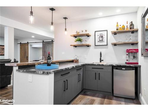 122 Barton Boulevard, The Blue Mountains, ON - Indoor Photo Showing Kitchen With Upgraded Kitchen