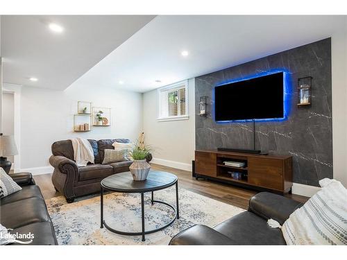 122 Barton Boulevard, The Blue Mountains, ON - Indoor Photo Showing Living Room