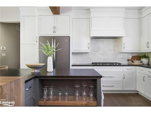 122 Barton Boulevard, The Blue Mountains, ON - Indoor Photo Showing Kitchen With Upgraded Kitchen