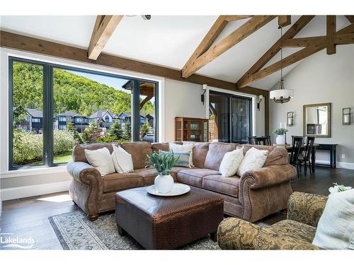 122 Barton Boulevard, The Blue Mountains, ON - Indoor Photo Showing Living Room