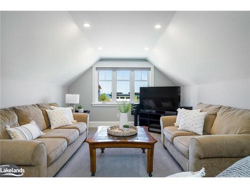 122 Barton Boulevard, The Blue Mountains, ON - Indoor Photo Showing Living Room