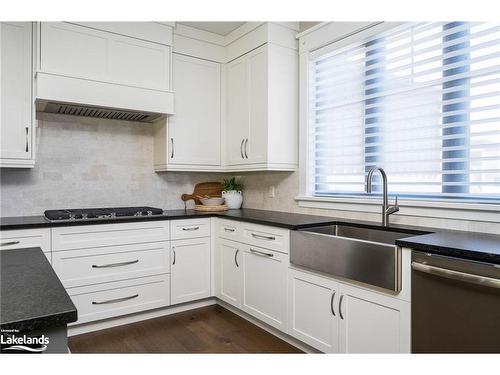 122 Barton Boulevard, The Blue Mountains, ON - Indoor Photo Showing Kitchen With Upgraded Kitchen