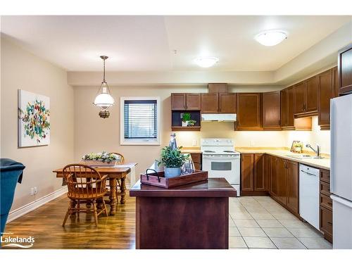 301-91 Raglan Street, Collingwood, ON - Indoor Photo Showing Kitchen