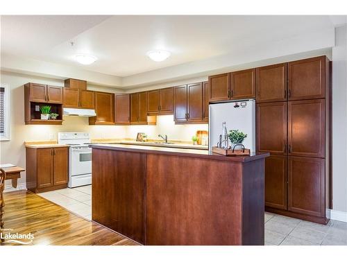 301-91 Raglan Street, Collingwood, ON - Indoor Photo Showing Kitchen