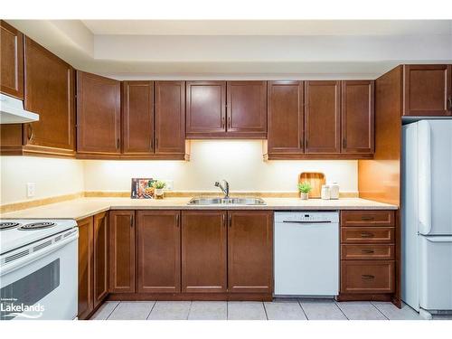 301-91 Raglan Street, Collingwood, ON - Indoor Photo Showing Kitchen With Double Sink