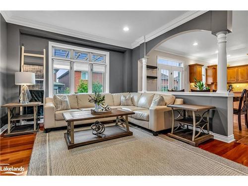 5335 Cosentino Gardens, Mississauga, ON - Indoor Photo Showing Living Room