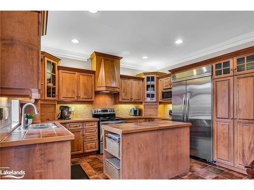 5335 Cosentino Gardens, Mississauga, ON - Indoor Photo Showing Kitchen With Double Sink