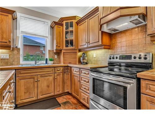 5335 Cosentino Gardens, Mississauga, ON - Indoor Photo Showing Kitchen