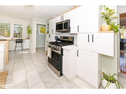 560 Mountain Street, Haliburton, ON - Indoor Photo Showing Kitchen