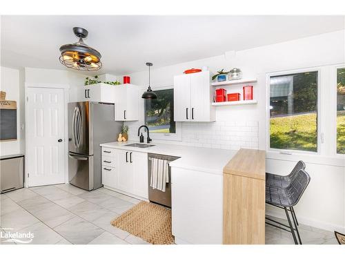 560 Mountain Street, Haliburton, ON - Indoor Photo Showing Kitchen