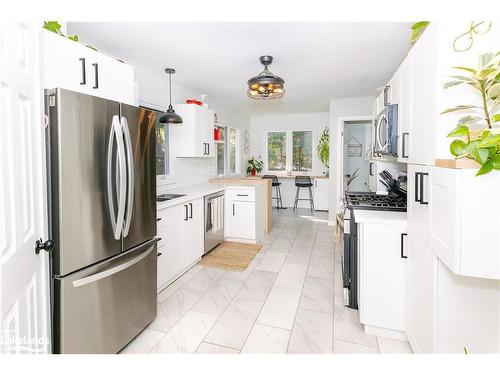 560 Mountain Street, Haliburton, ON - Indoor Photo Showing Kitchen