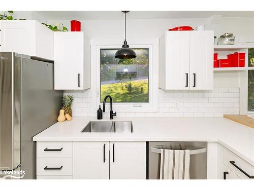 560 Mountain Street, Haliburton, ON - Indoor Photo Showing Kitchen