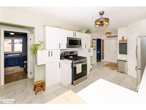 560 Mountain Street, Haliburton, ON - Indoor Photo Showing Kitchen