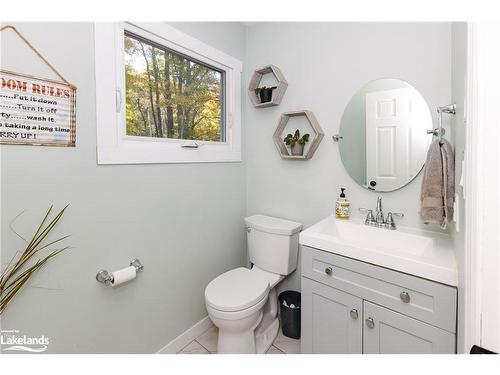 560 Mountain Street, Haliburton, ON - Indoor Photo Showing Bathroom