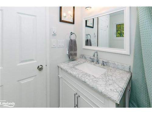 560 Mountain Street, Haliburton, ON - Indoor Photo Showing Bathroom