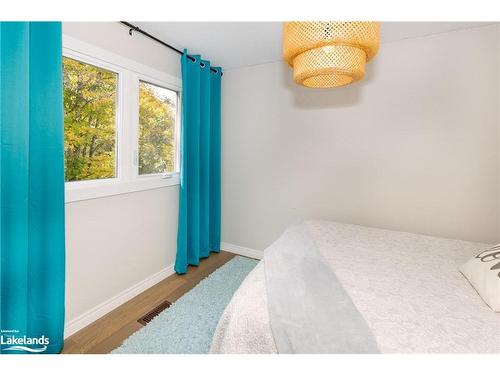 560 Mountain Street, Haliburton, ON - Indoor Photo Showing Bedroom