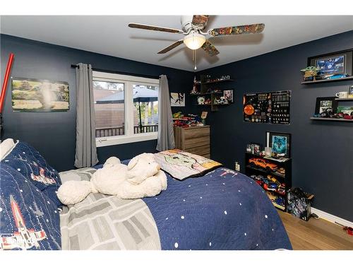 560 Mountain Street, Haliburton, ON - Indoor Photo Showing Bedroom