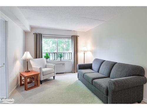 407-54 Fittons Road W, Orillia, ON - Indoor Photo Showing Living Room