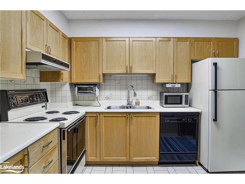 407-54 Fittons Road W, Orillia, ON - Indoor Photo Showing Kitchen With Double Sink