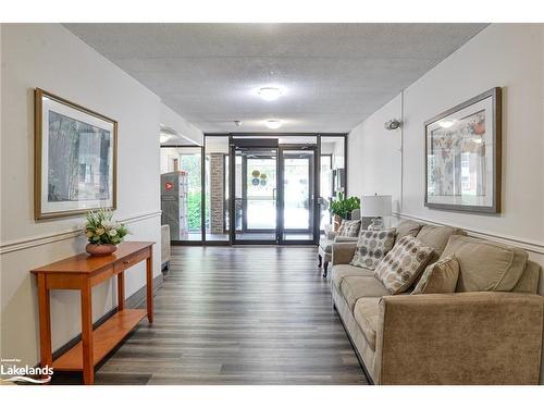 407-54 Fittons Road W, Orillia, ON - Indoor Photo Showing Living Room