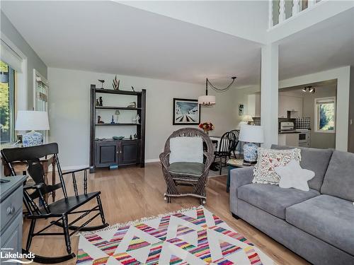 7-15 Golf Course Road, Bracebridge, ON - Indoor Photo Showing Living Room