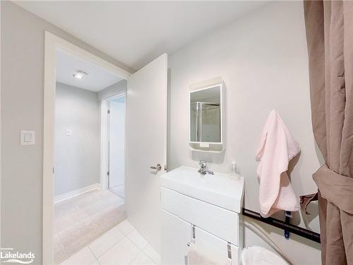 7-15 Golf Course Road, Bracebridge, ON - Indoor Photo Showing Bathroom