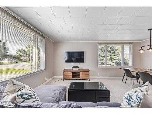 7430 County 91 Road, Stayner, ON - Indoor Photo Showing Living Room