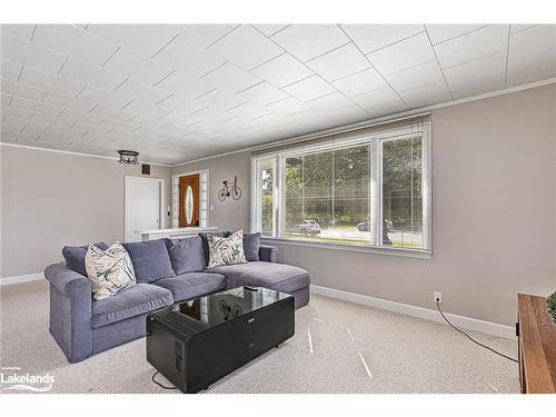 7430 County 91 Road, Stayner, ON - Indoor Photo Showing Living Room