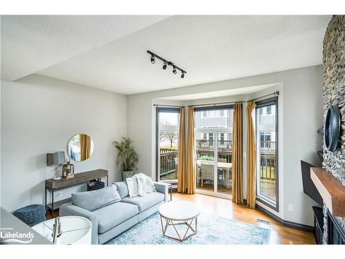 48 Lighthouse Lane W, Collingwood, ON - Indoor Photo Showing Living Room