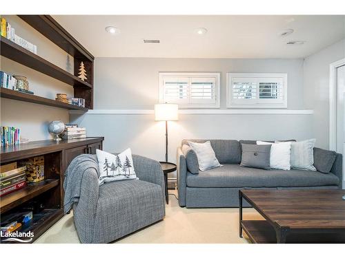 48 Lighthouse Lane W, Collingwood, ON - Indoor Photo Showing Living Room