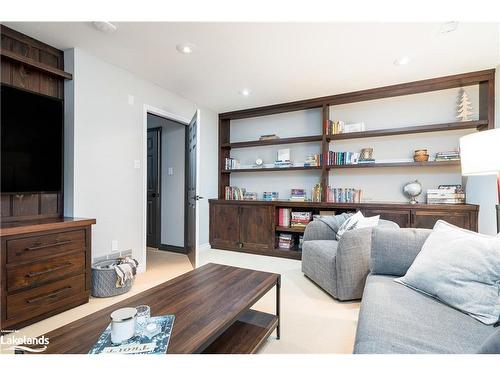 48 Lighthouse Lane W, Collingwood, ON - Indoor Photo Showing Living Room