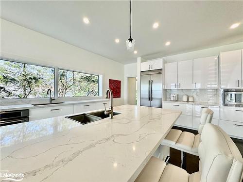 131 Peats Point Road, Prince Edward County, ON - Indoor Photo Showing Kitchen With Upgraded Kitchen