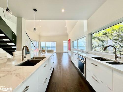 131 Peats Point Road, Prince Edward County, ON - Indoor Photo Showing Kitchen With Upgraded Kitchen