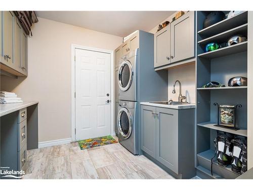 106 Crossan Court, The Blue Mountains, ON - Indoor Photo Showing Laundry Room