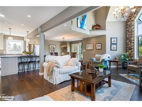 106 Crossan Court, The Blue Mountains, ON - Indoor Photo Showing Living Room