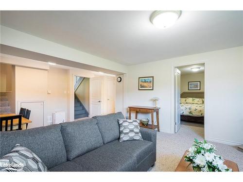 106 Crossan Court, The Blue Mountains, ON - Indoor Photo Showing Living Room